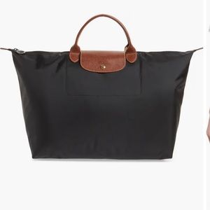 Well-loved Longchamp ‘Le Pliage' dark gray Overnighter bag